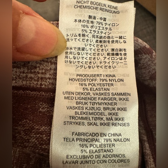 Gymshark Adapt Camo Seamless Leggings in Berry Red. Size Small. - Picture 14 of 16